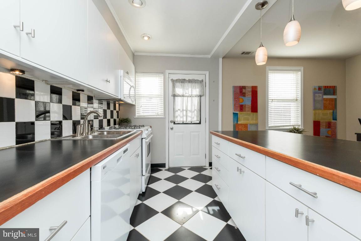 1721 Pin Oak Road Baltimore, MD 21234 - Photo 11 of 33