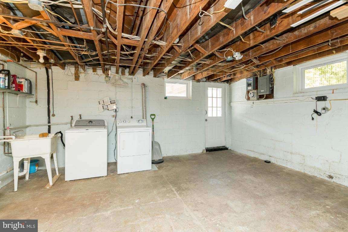 1721 Pin Oak Road Baltimore, MD 21234 - Photo 25 of 33