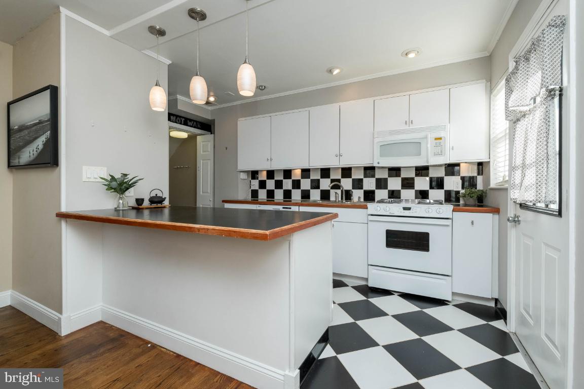 1721 Pin Oak Road Baltimore, MD 21234 - Photo 8 of 33
