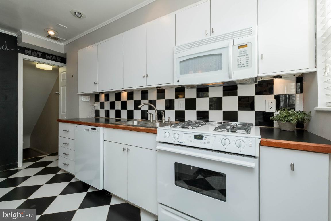 1721 Pin Oak Road Baltimore, MD 21234 - Photo 9 of 33