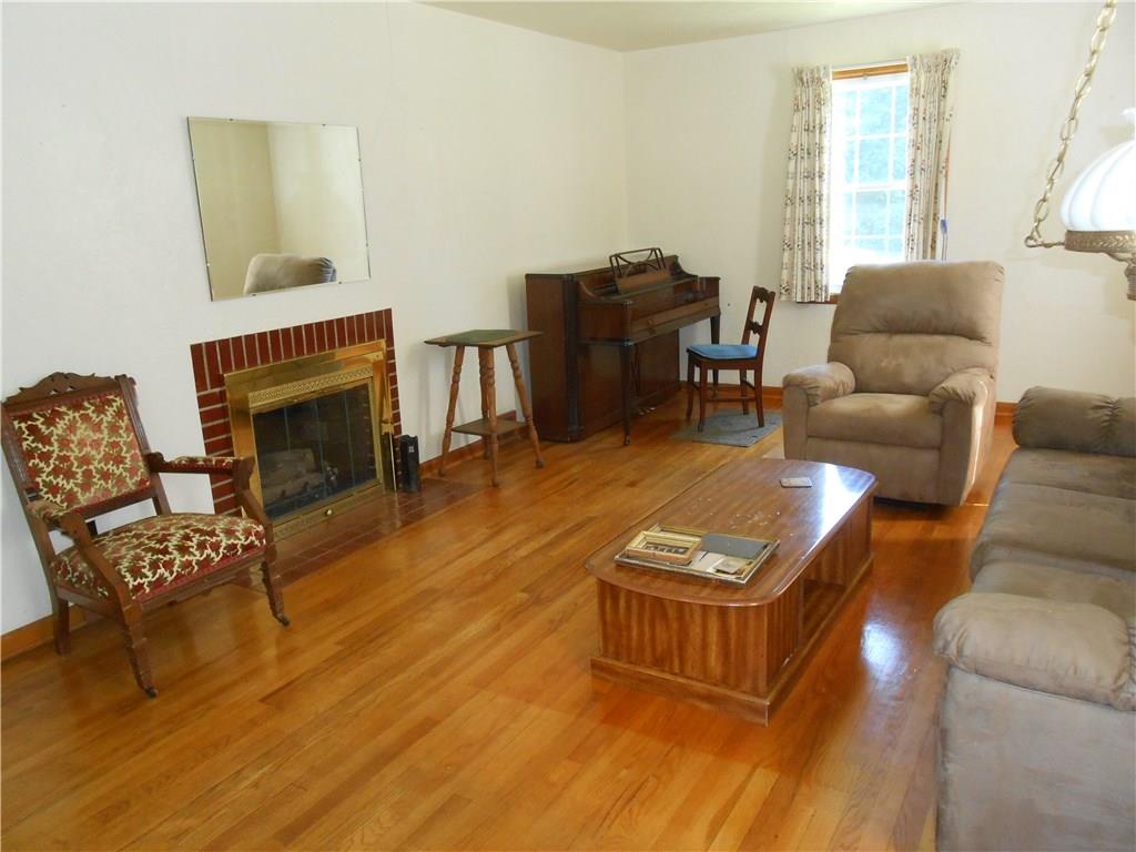 4447 Oakdale Road Butler, PA 16001 - Photo 5 of 24 Spacious living room for family fun