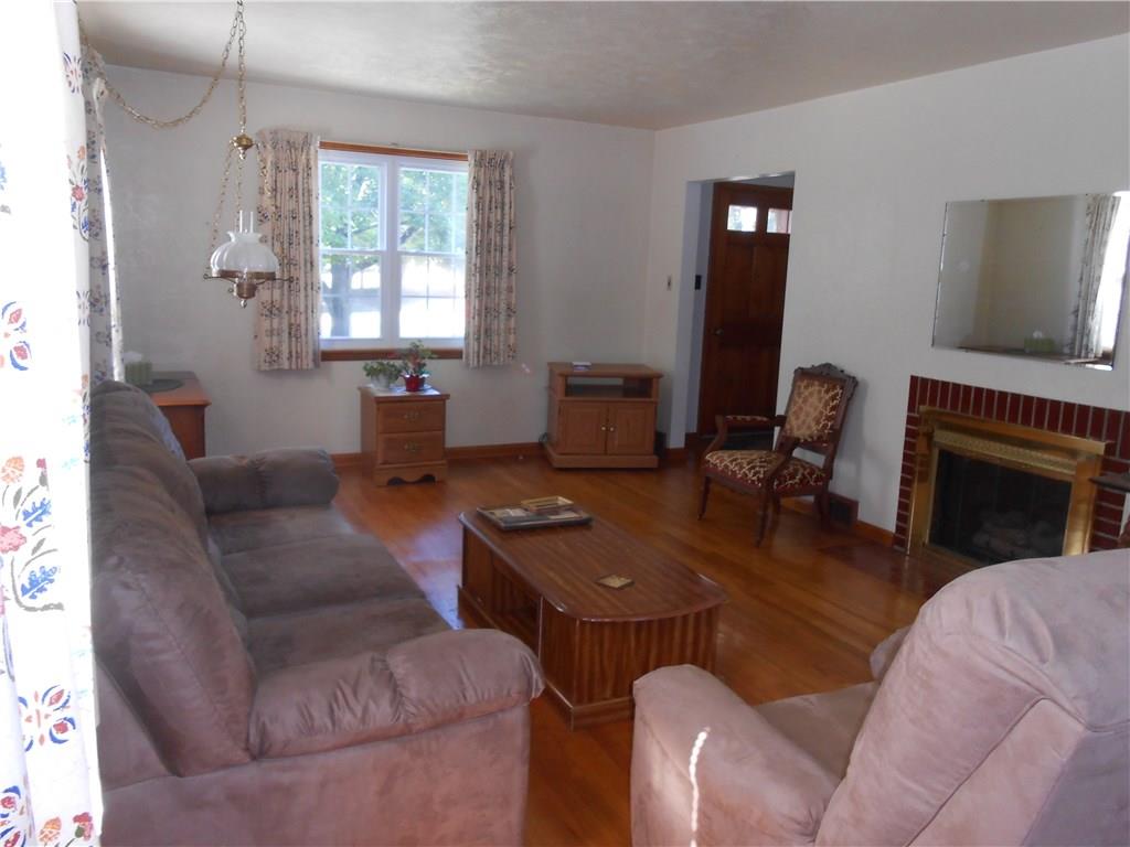 4447 Oakdale Road Butler, PA 16001 - Photo 6 of 24 Sundrenched living space