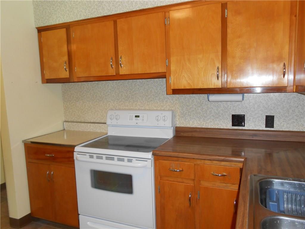 4447 Oakdale Road Butler, PA 16001 - Photo 10 of 24 Freshly cleaned kitchen with new electric stove 2014