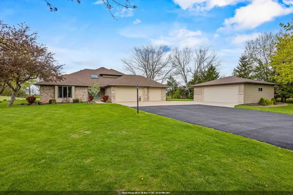 $669,900 | 3022 Fairwinds Drive, Neenah, WI 54956