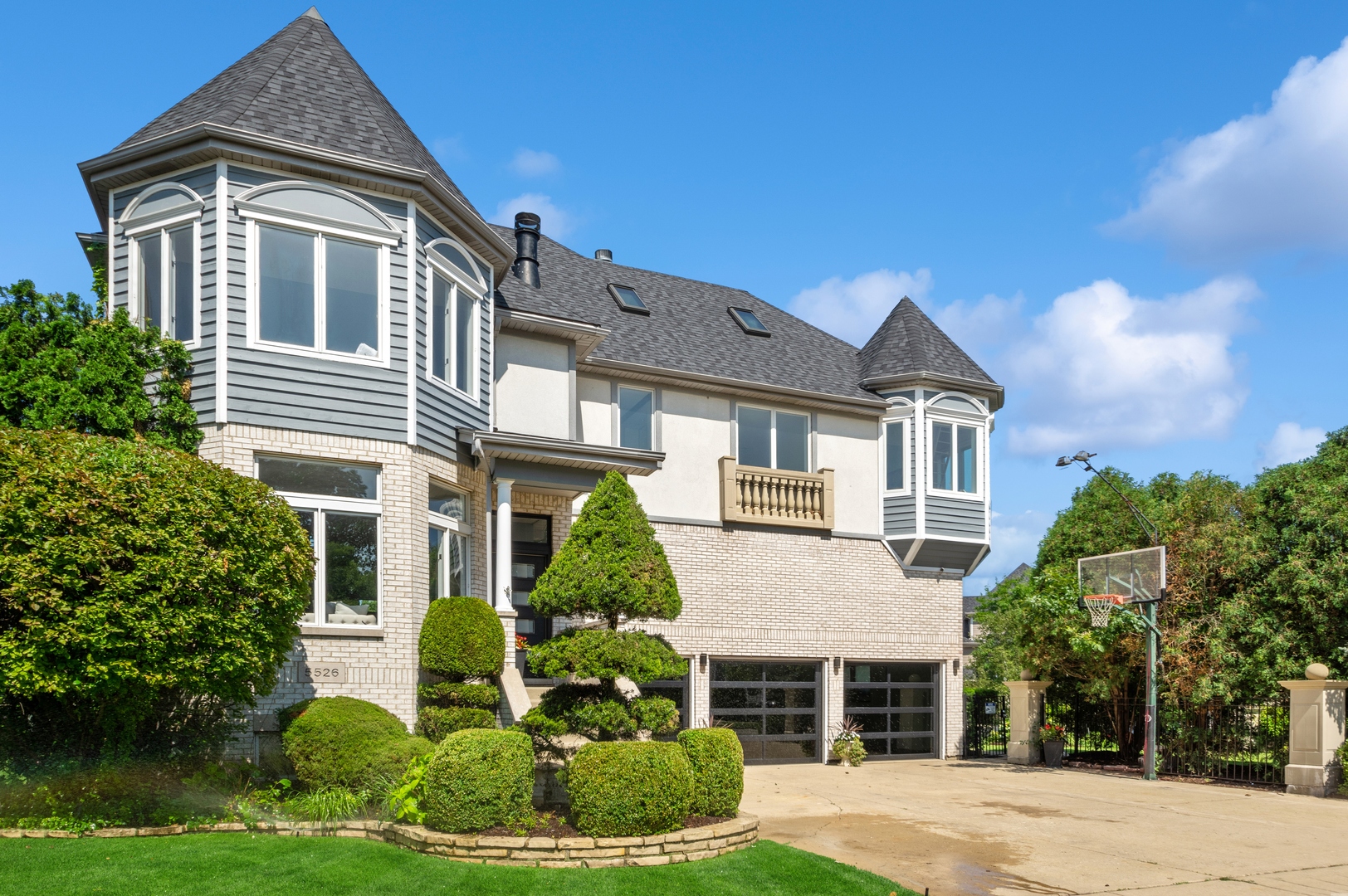 5526 North Kildare Ave  