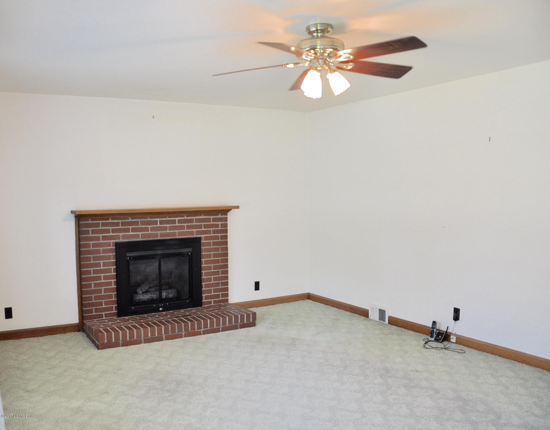4002 Valley Station Road Louisville, KY 40272 - Photo 4 of 44 DSC_0356