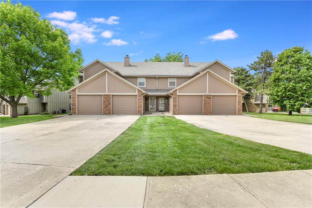 230 Southwest Pinetree Lane Lee's Summit, MO 64063 - Photo 4 of 31