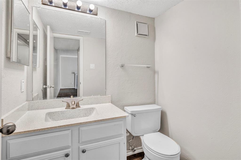 11311 Audelia Road, Unit 271 Dallas, TX 75243 - Photo 6 of 17 Downstairs 1/2 bath