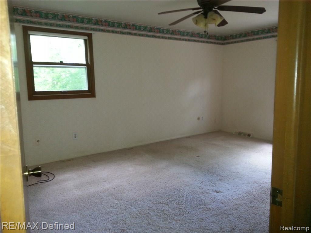 587 Ridgewood Road Rochester, MI 48306 - Photo 15 of 26 20160701_140827.jpg