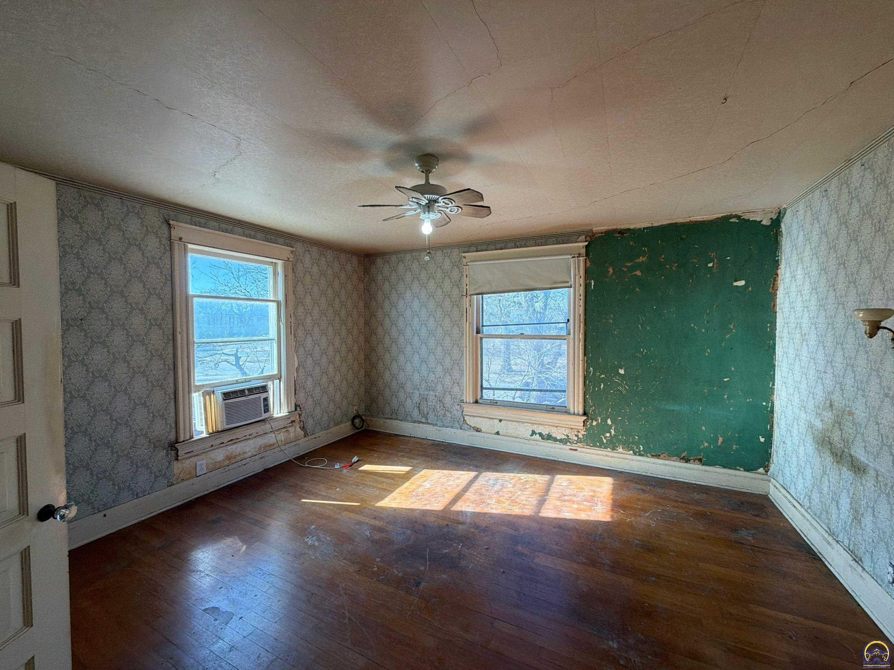 1224 Southwest Taylor Street Topeka, KS 66612 - Photo 11 of 34