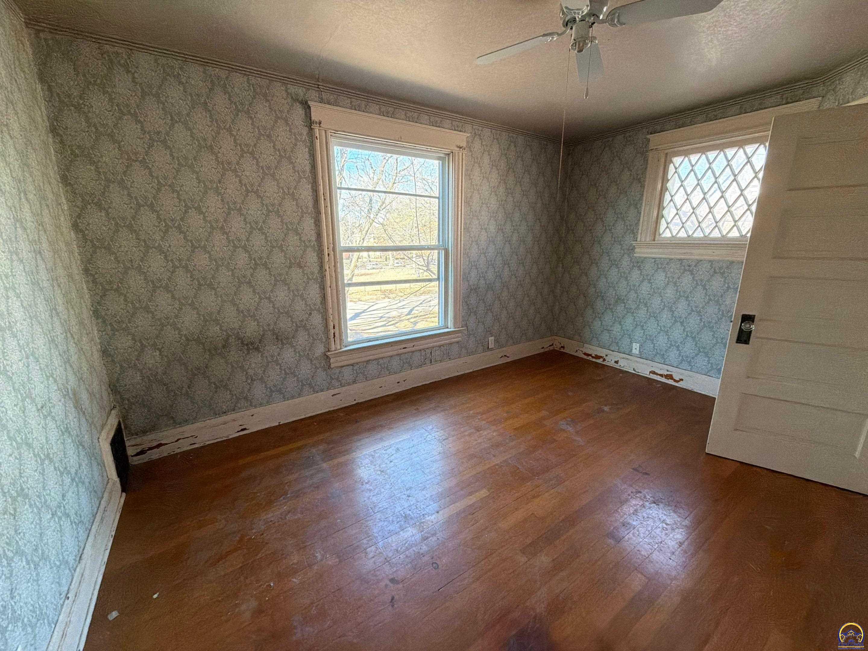 1224 Southwest Taylor Street Topeka, KS 66612 - Photo 12 of 34