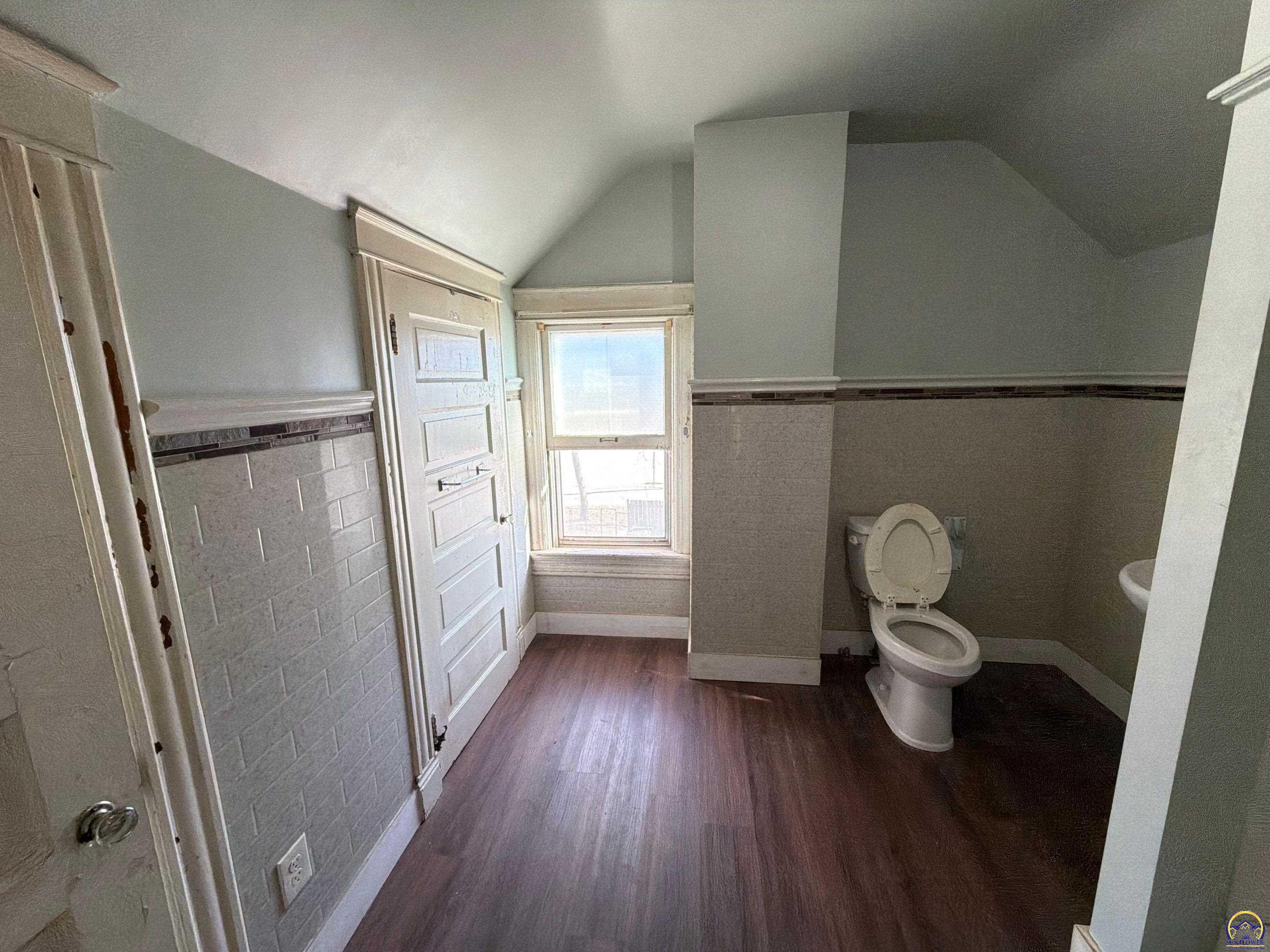 1224 Southwest Taylor Street Topeka, KS 66612 - Photo 15 of 34