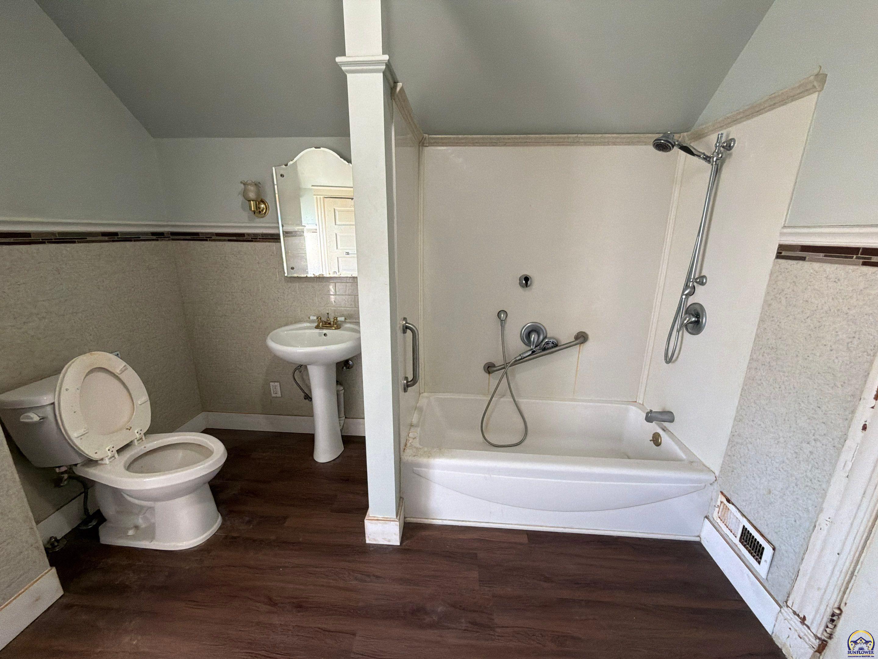 1224 Southwest Taylor Street Topeka, KS 66612 - Photo 16 of 34