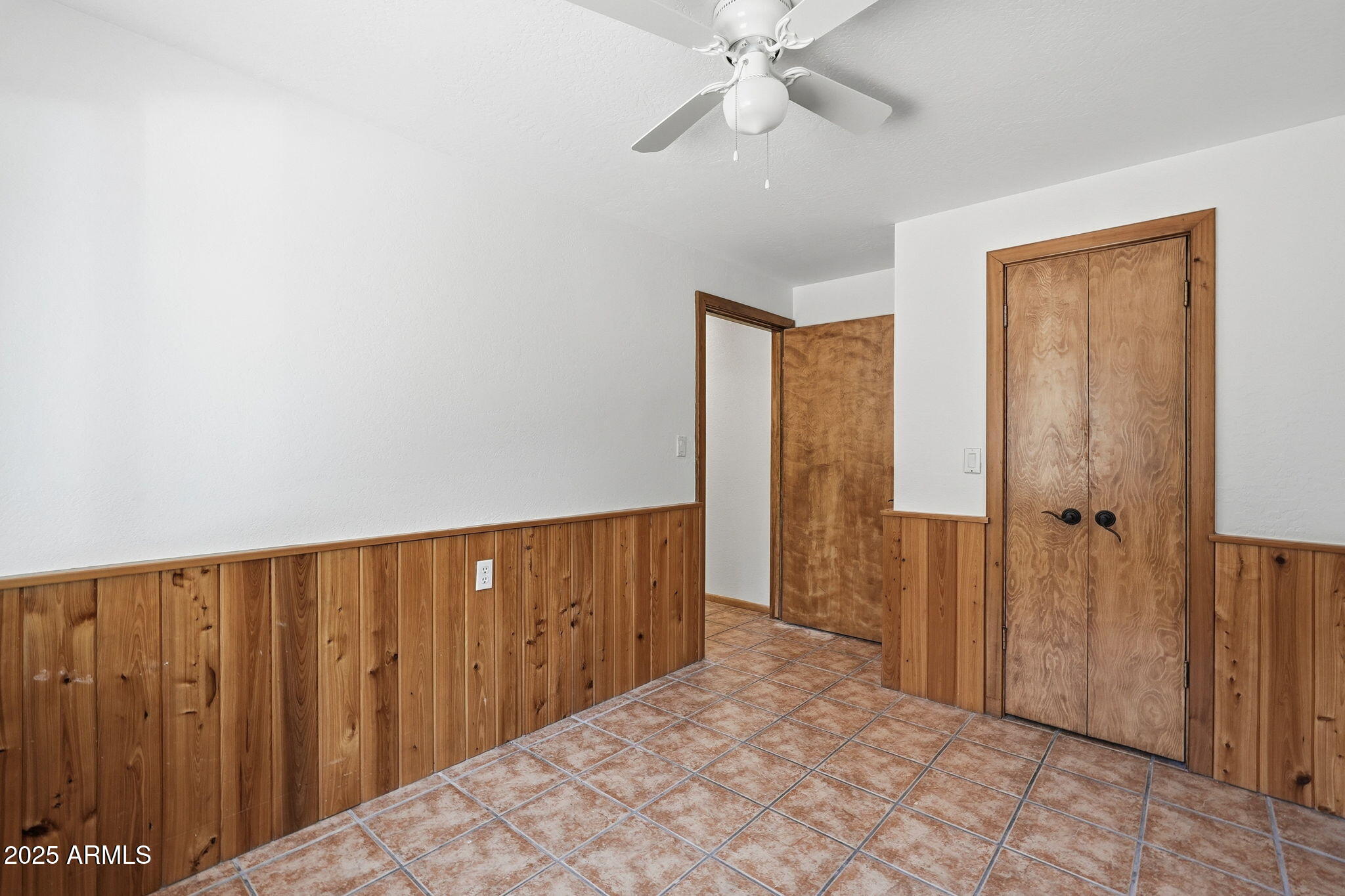 401 South Mariposa Street Payson, AZ 85541 - Photo 16 of 39 a view of a hallway with wooden floor and closet area
