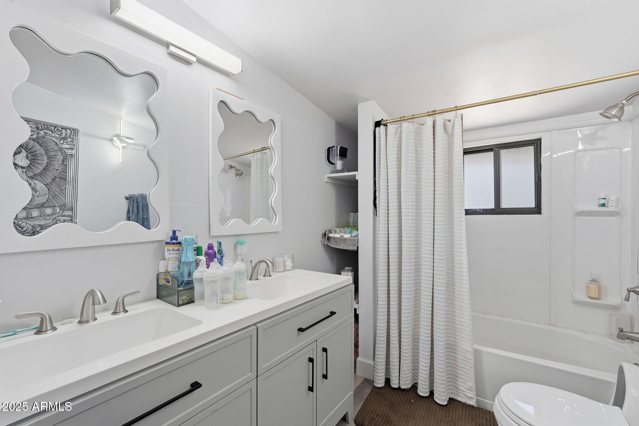 401 South Mariposa Street Payson, AZ 85541 - Photo 29 of 39 a bathroom with a double vanity sink toilet mirror and shower