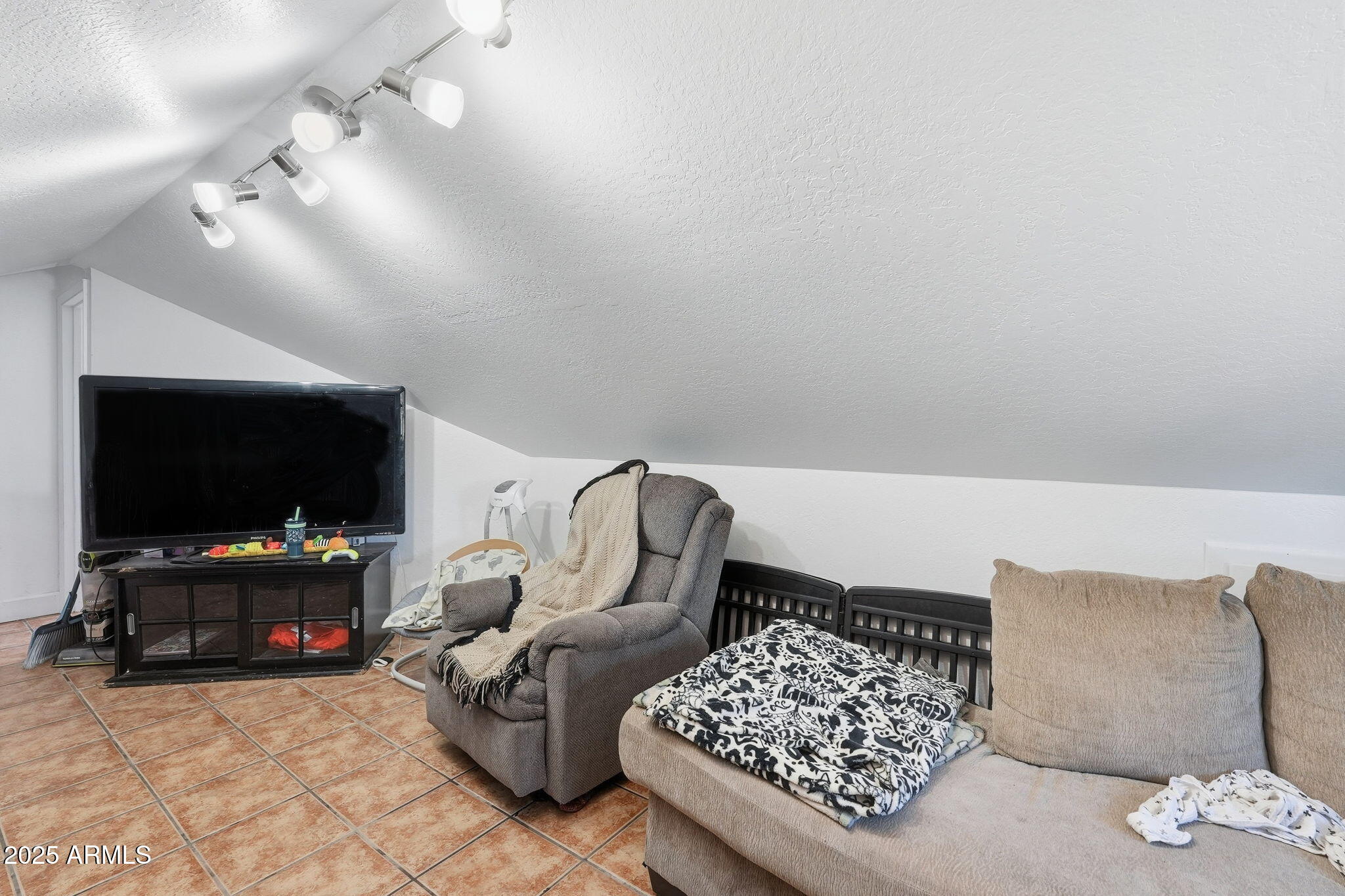 401 South Mariposa Street Payson, AZ 85541 - Photo 33 of 39 a living room with furniture and a flat screen tv