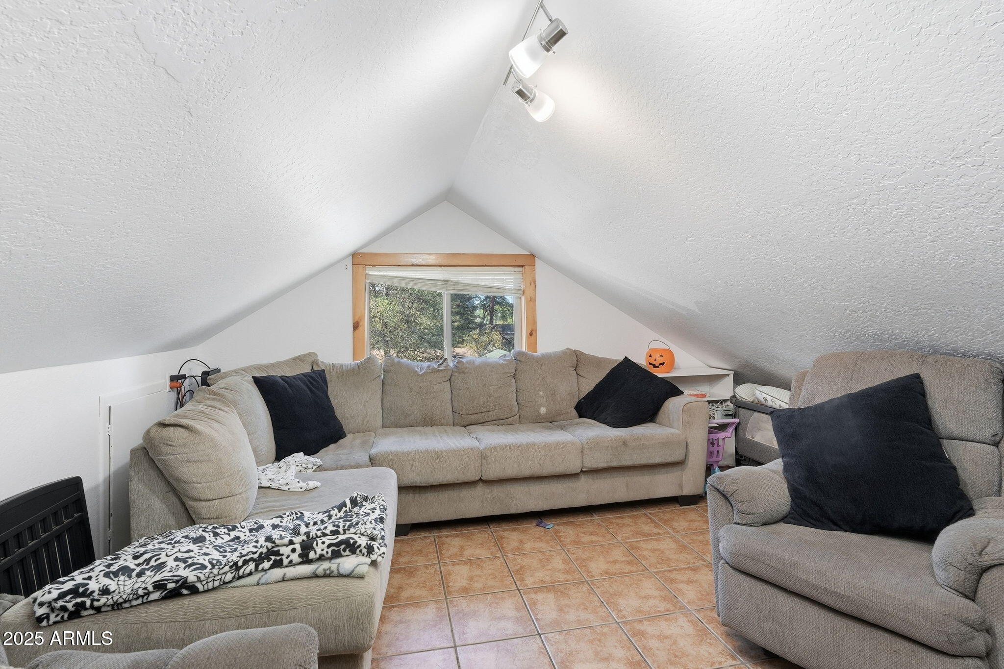 401 South Mariposa Street Payson, AZ 85541 - Photo 10 of 39 a living room with furniture and a large window