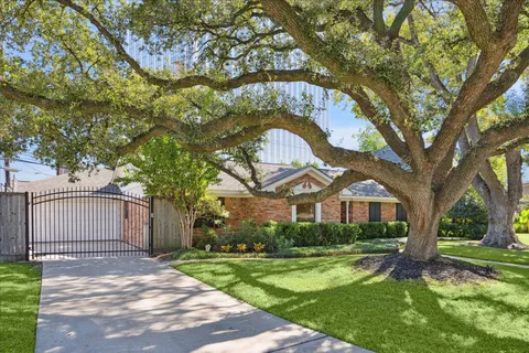 $947,500 | 5603 Locke Lane, Houston, TX 77056