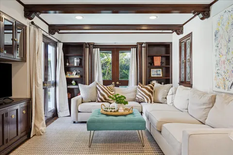 $947,500 | 5603 Locke Lane, Houston, TX 77056