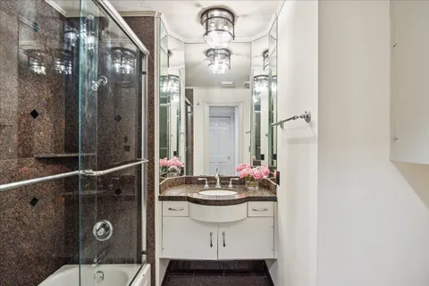 $947,500 | 5603 Locke Lane, Houston, TX 77056