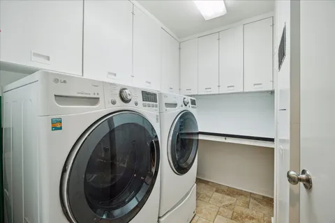 $947,500 | 5603 Locke Lane, Houston, TX 77056