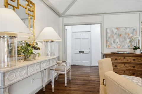 $947,500 | 5603 Locke Lane, Houston, TX 77056