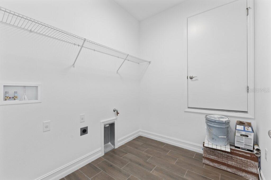 3223 Northwest 52nd Avenue Road Ocala, FL 34482 - Photo 24 of 25 a view of a room with empty racks