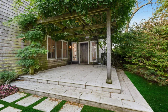 $9,250,000 | 244 Flying Point Road, Water Mill, NY 11976