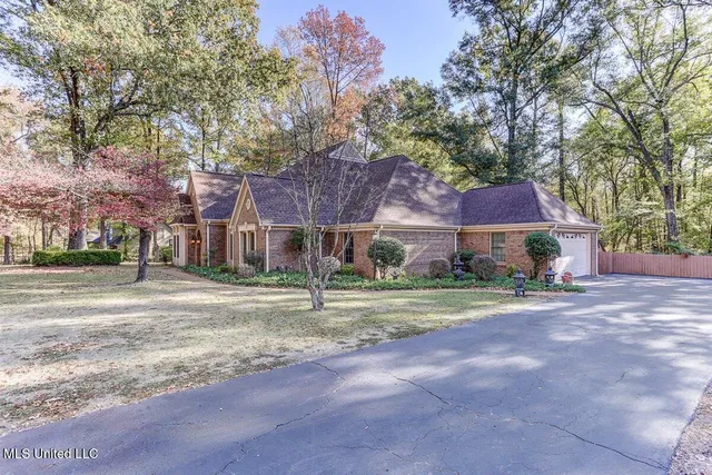 $355,000 | 8500 Cedar Lake Drive North, Walls, MS 38680