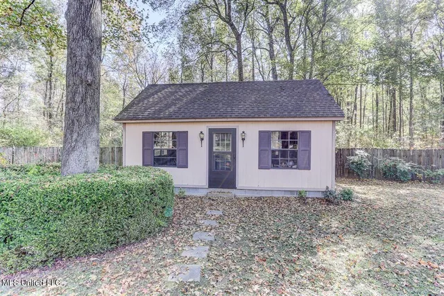 $355,000 | 8500 Cedar Lake Drive North, Walls, MS 38680