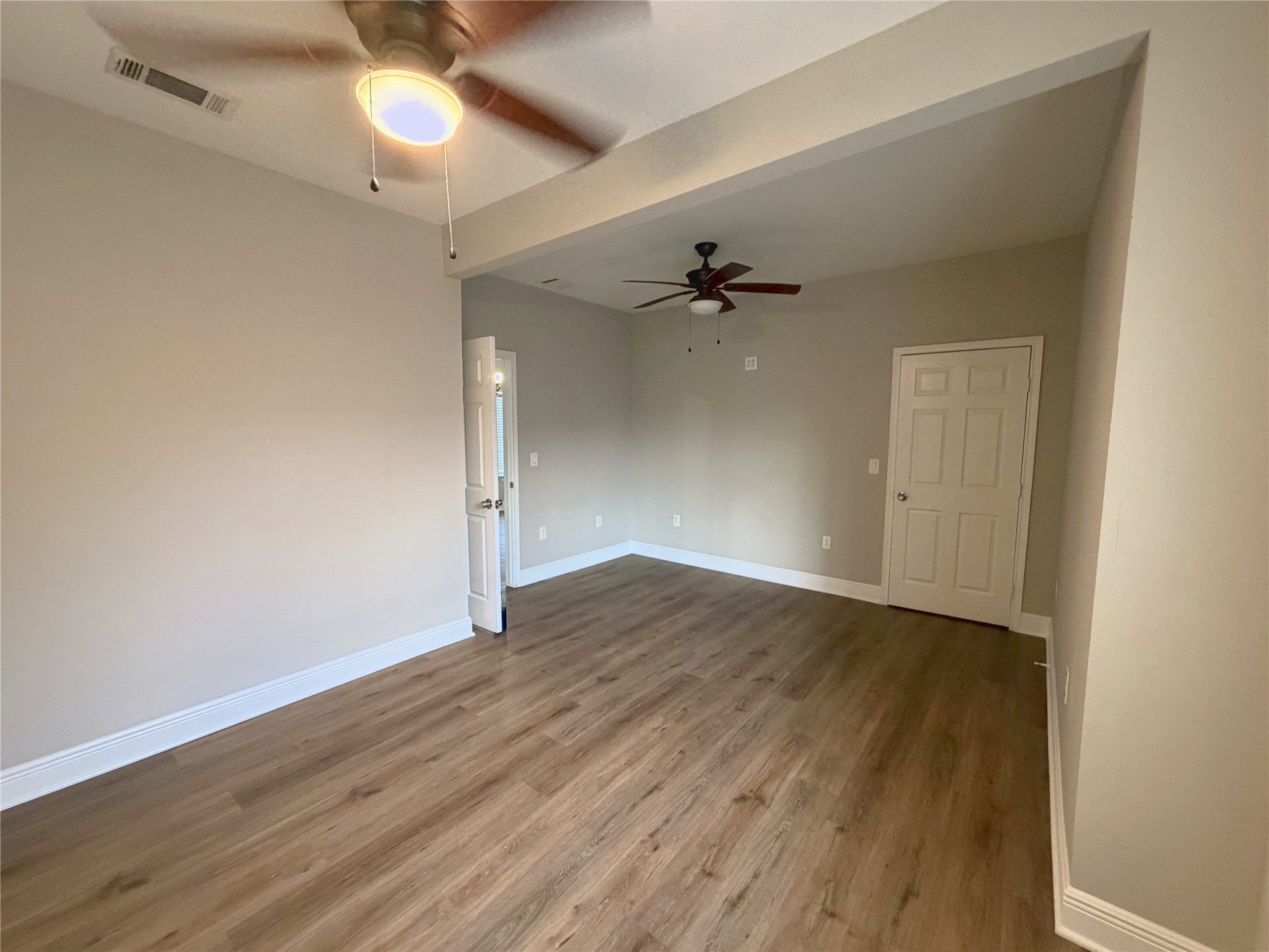 716 74th Street Houston, TX 77011 - Photo 7 of 13