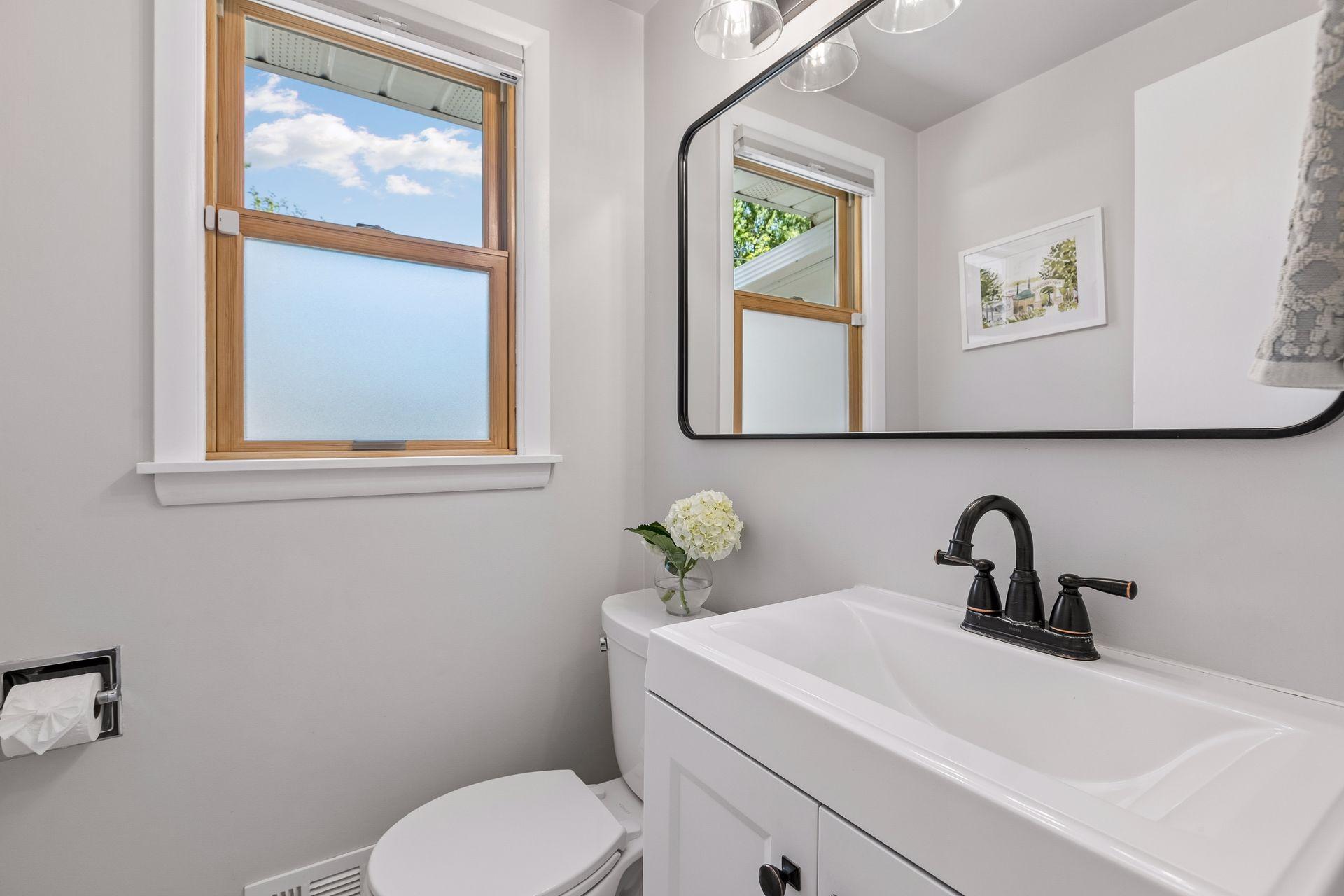 4147 Hull Road Minnetonka, MN 55305 - Photo 12 of 25 Gallery Image 12