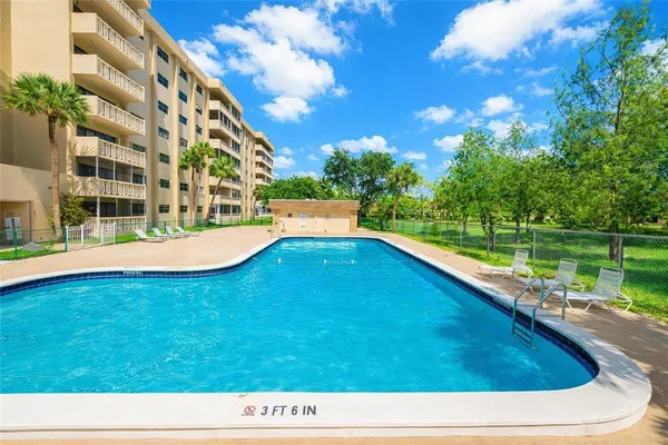 $195,000 | 800 Northeast 195th Street, Unit 606, Miami, FL 33179