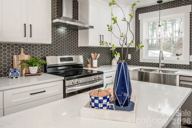 $399,800 | 6229 Mountain Grove Road, Hickory, NC 28602