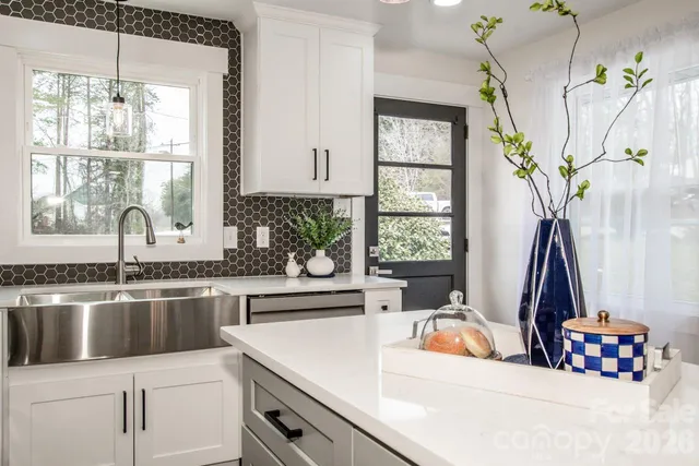 $399,800 | 6229 Mountain Grove Road, Hickory, NC 28602