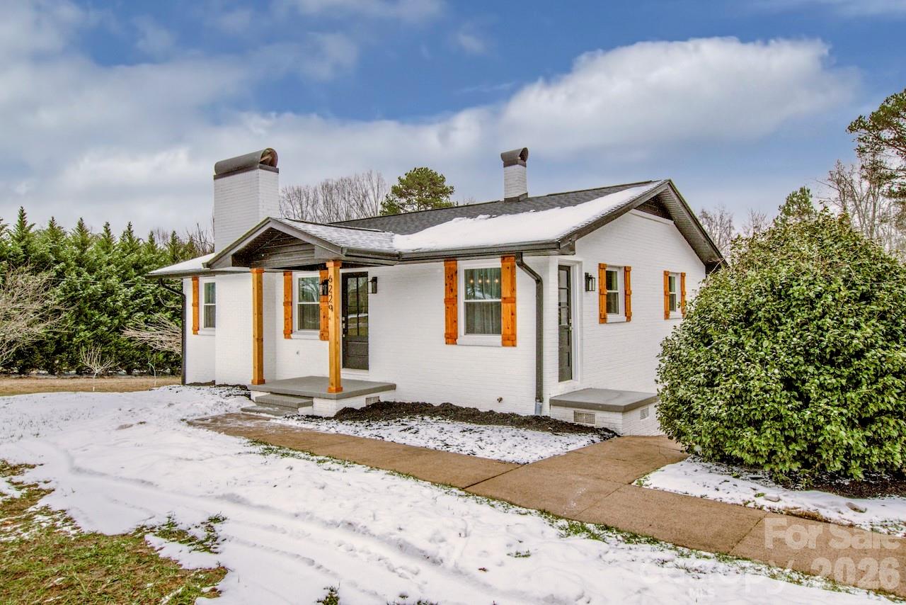 6229 Mountain Grove Road Hickory, NC 28602 - Photo 2 of 41