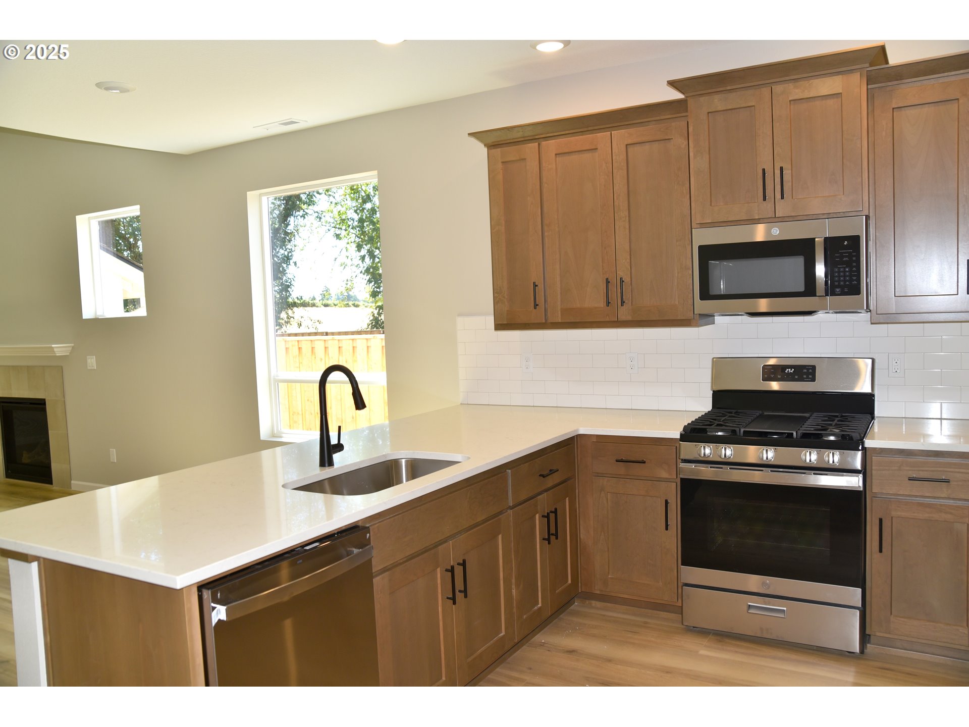 855 Oakleaf Way Silverton, OR 97381 - Photo 10 of 19