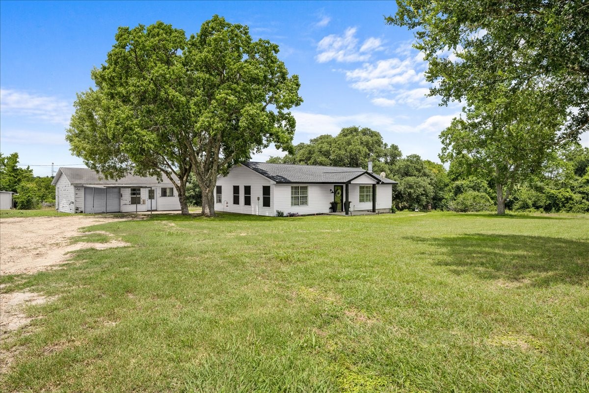 4228 Fm 390 Road West Burton, TX 77835 - Photo 7 of 25