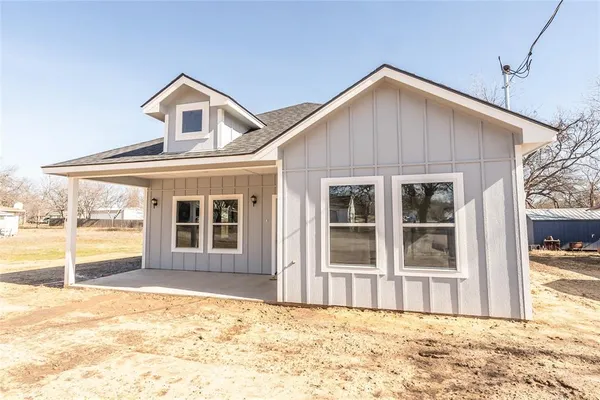 $245,000 | 307 Bonham Street, Nocona, TX 76255