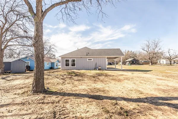 $245,000 | 307 Bonham Street, Nocona, TX 76255