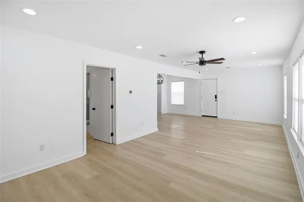 $2,000 | 1539 East Woodin Boulevard, Dallas, TX 75203