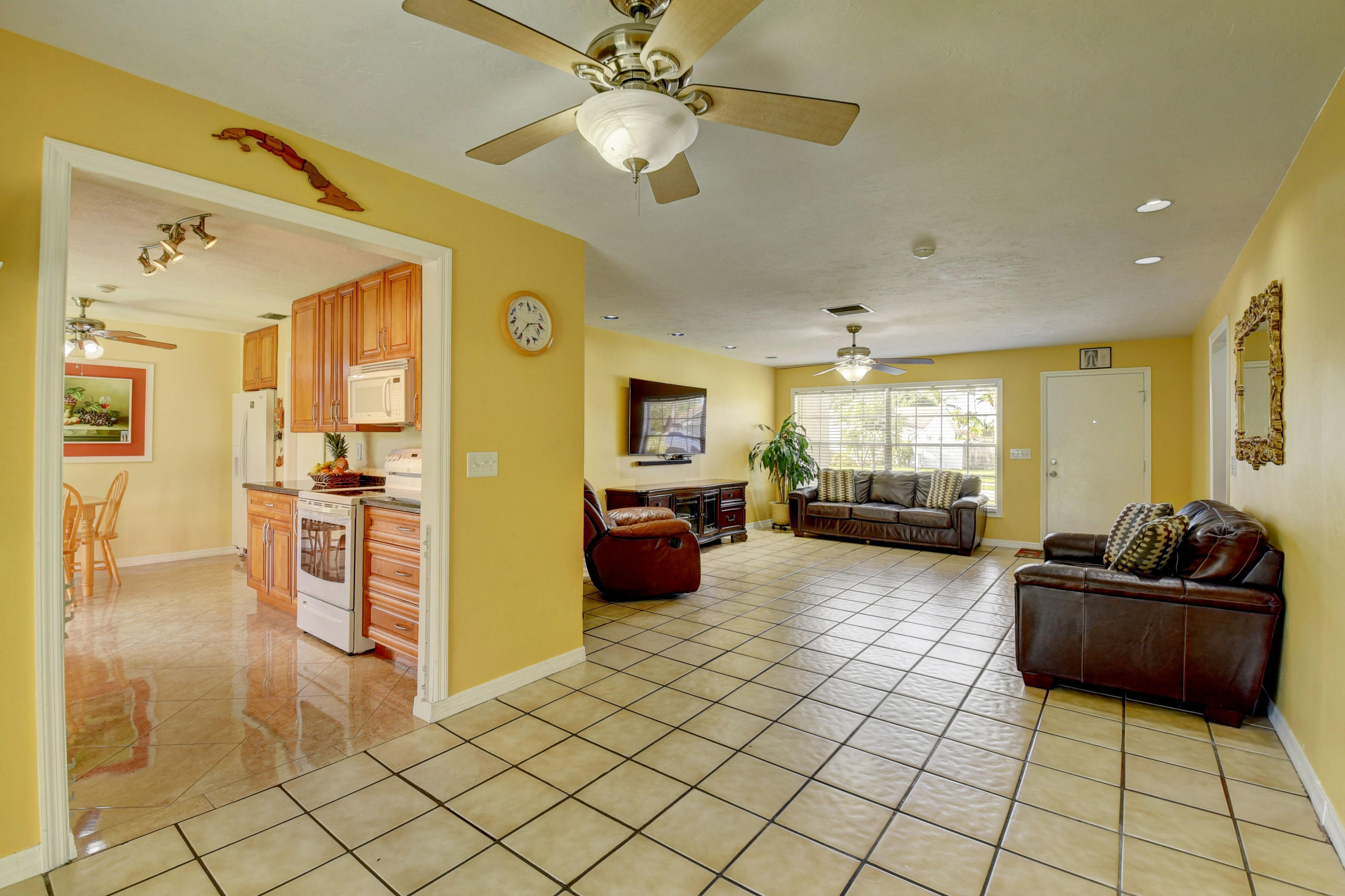 9312 Southwest 16th Road West Boca Raton, FL 33428 - Photo 7 of 28 Virtuals1 (9)