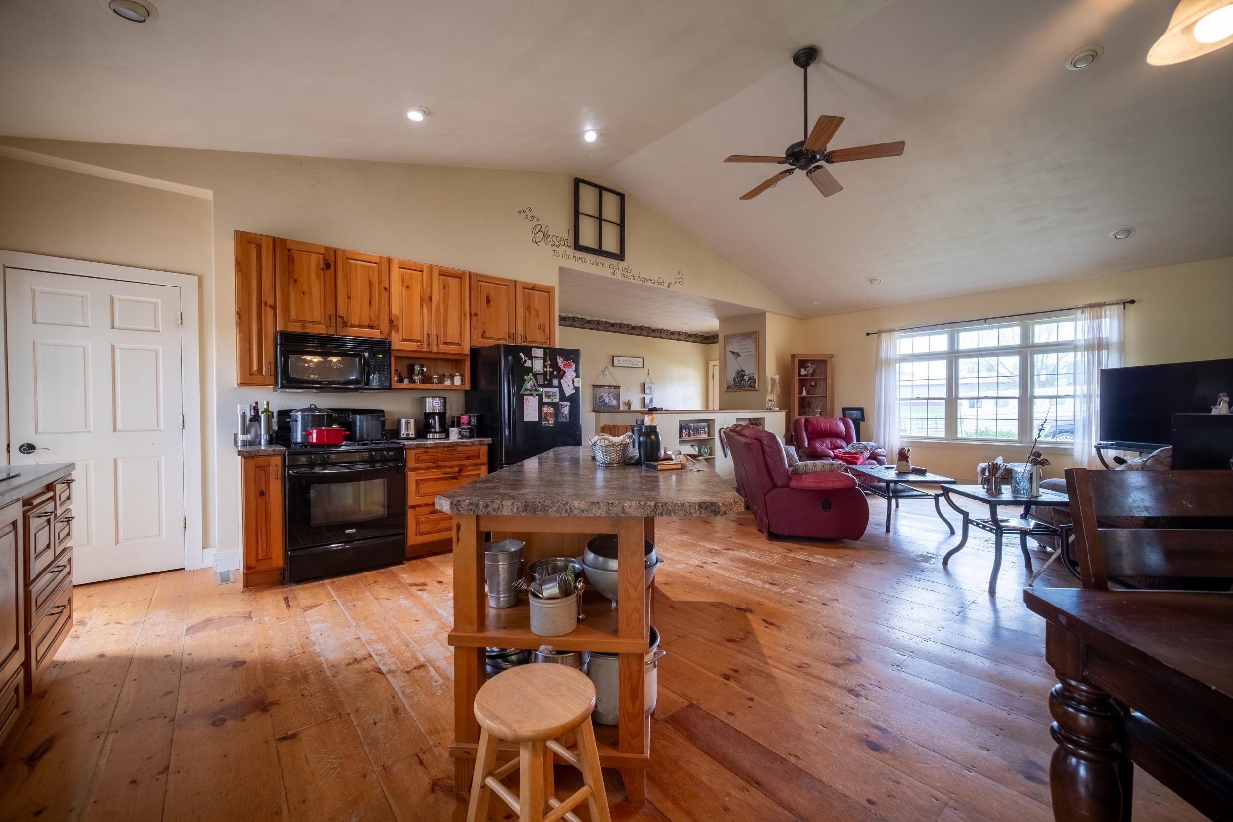 9145 South Smythe School Road Beloit, WI 53511 - Photo 5 of 57
