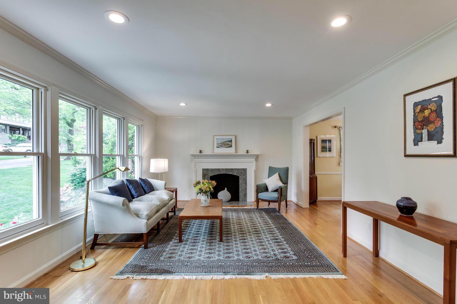 5607 Newington Road Bethesda, MD 20816 - Photo 4 of 20 Living Room