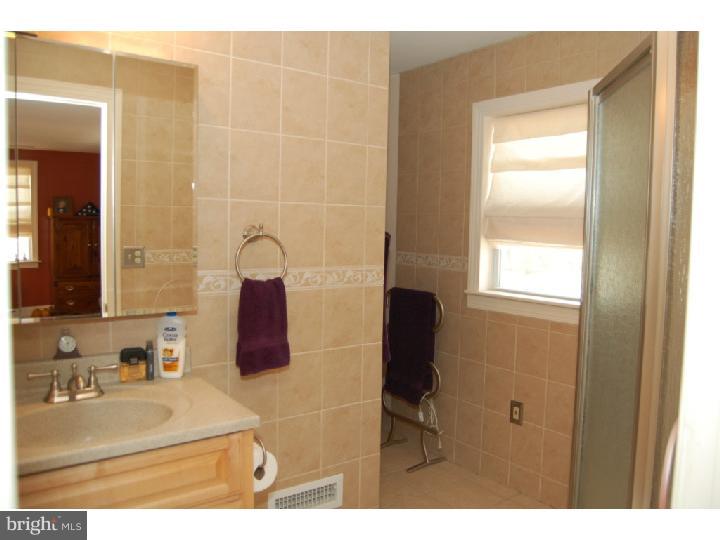593 New Road Southampton, PA 18966 - Photo 22 of 25 Bathroom