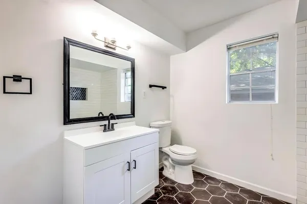 $1,445 | 524 North Woods Street, Sherman, TX 75092