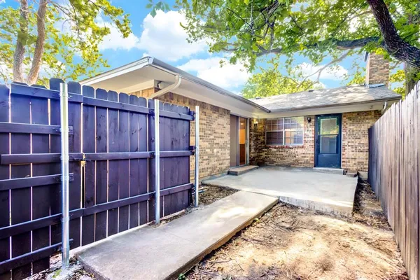 $1,445 | 524 North Woods Street, Sherman, TX 75092