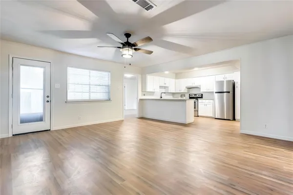 $1,445 | 524 North Woods Street, Sherman, TX 75092