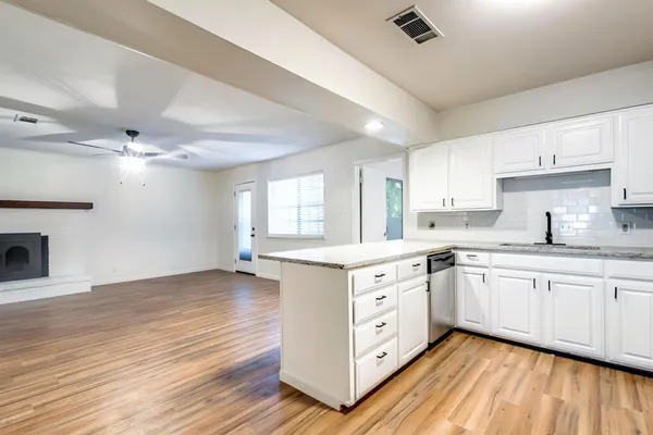 $1,445 | 524 North Woods Street, Sherman, TX 75092