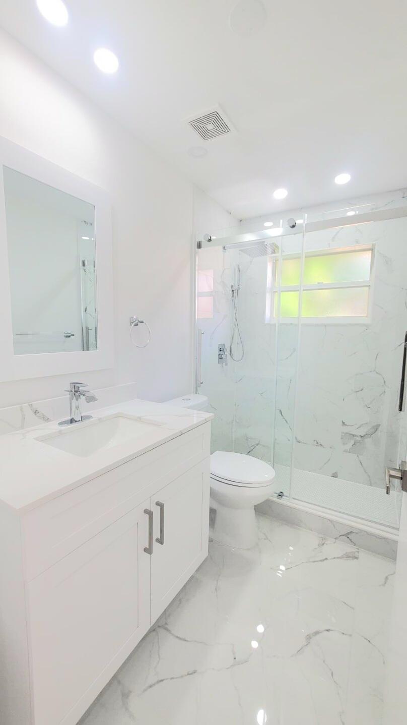 11118 Autoro Court Boca Raton, FL 33498 - Photo 16 of 28 5604596eb973-11118_Bathroom_2